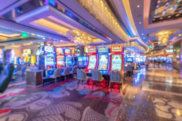 uquiz mobile app showing Pragmatic Play slot games library including Aviator and Sweet Bonanza